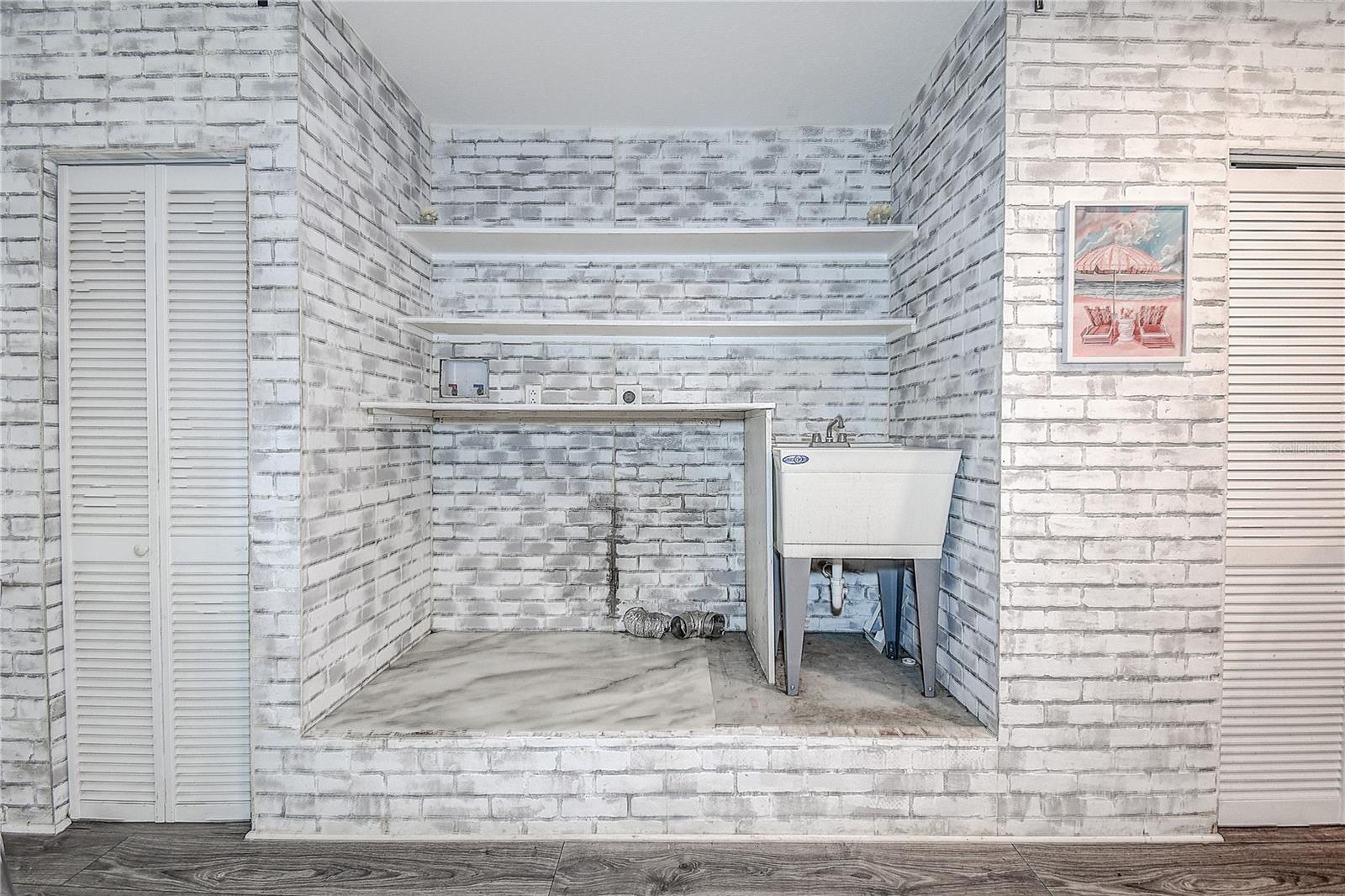 Listing photo id 24 for 9641 Fulton Avenue