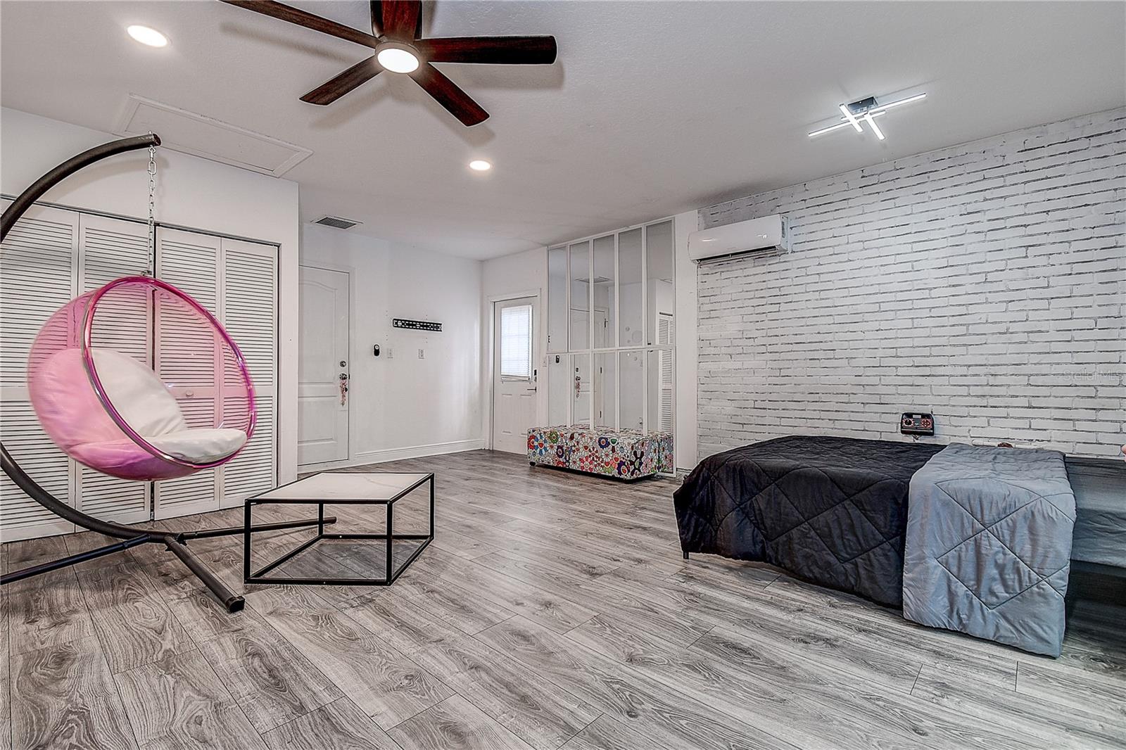 Listing photo id 25 for 9641 Fulton Avenue