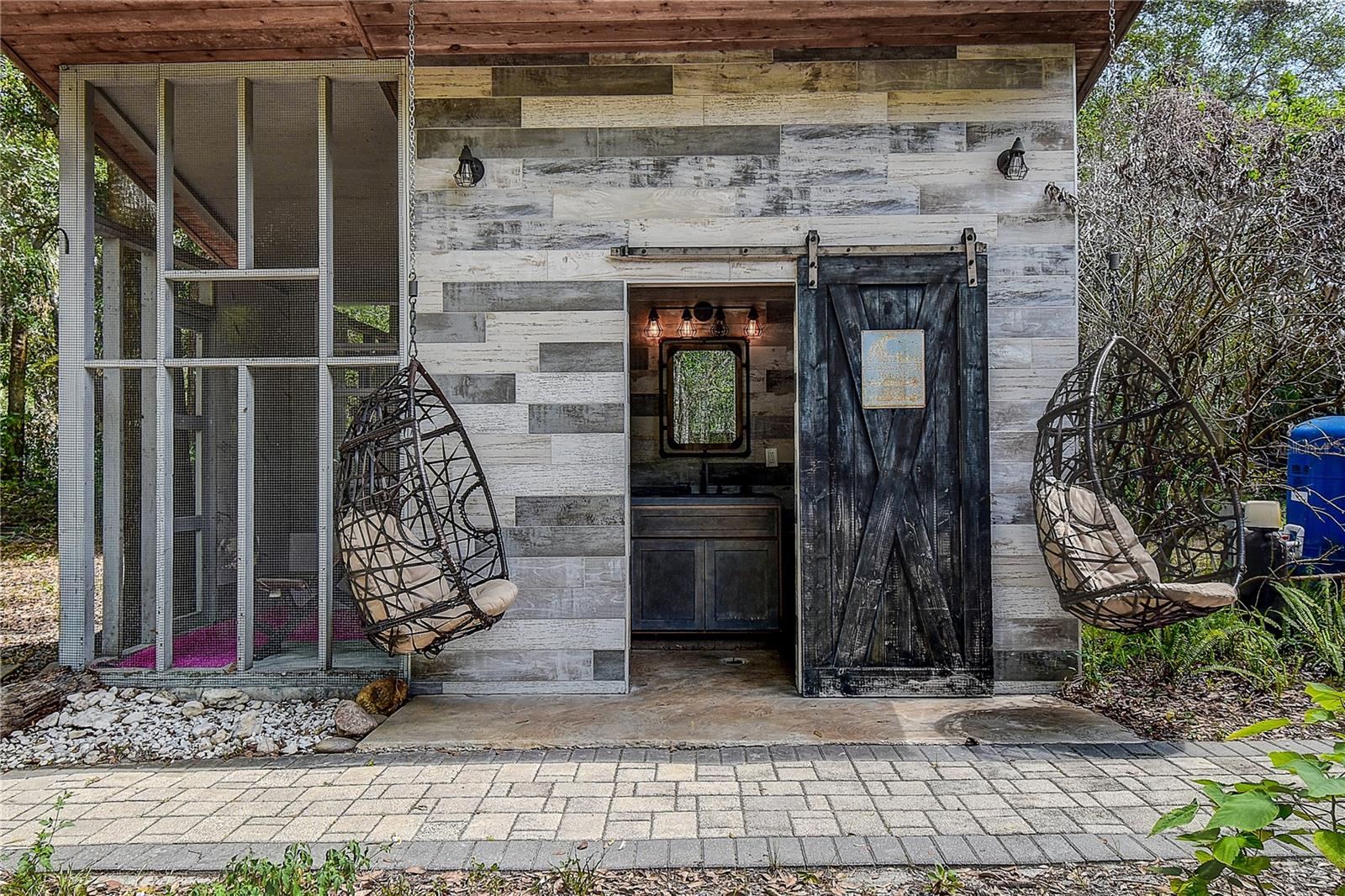 Listing photo id 36 for 9641 Fulton Avenue