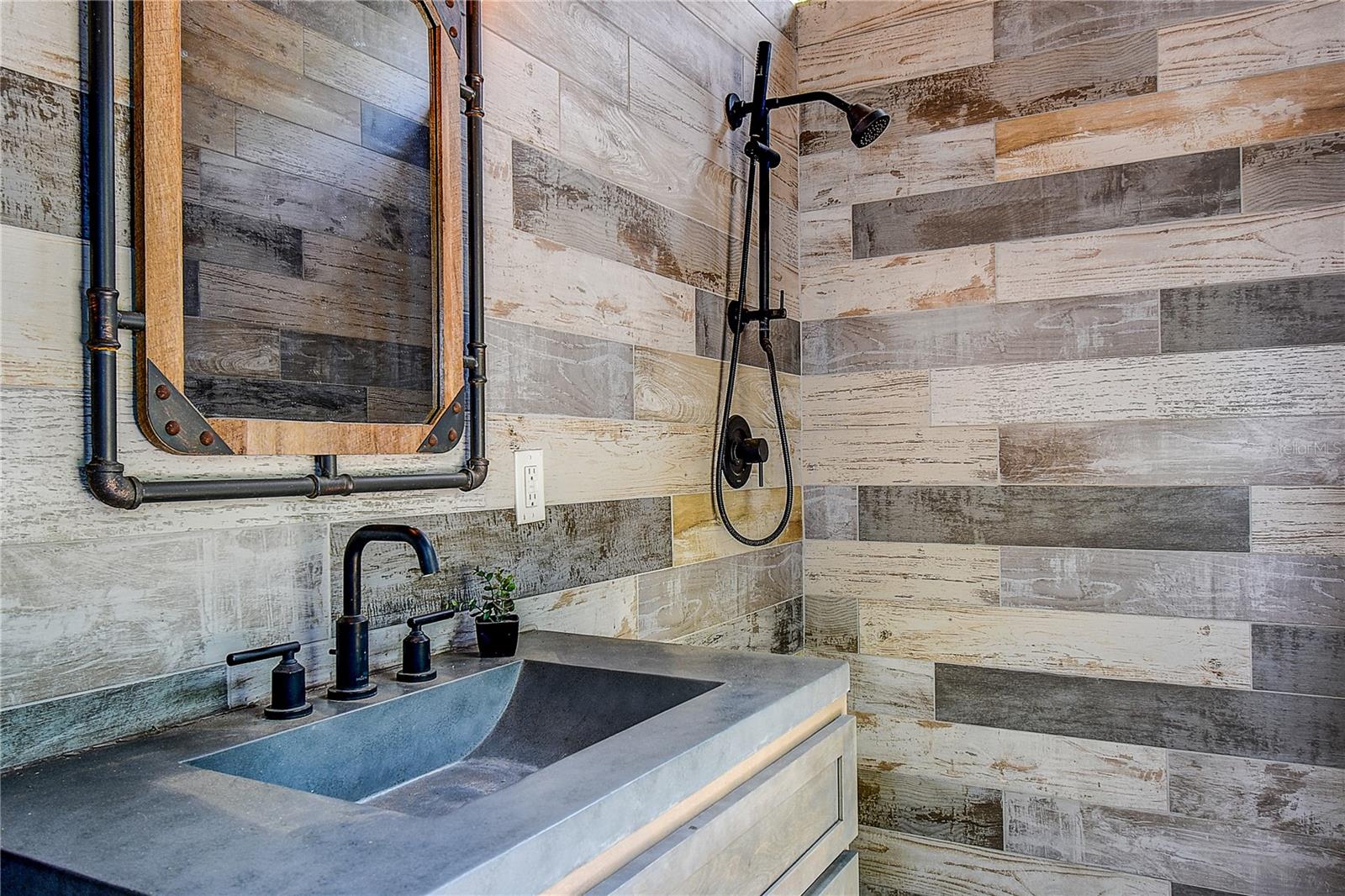 Listing photo id 38 for 9641 Fulton Avenue