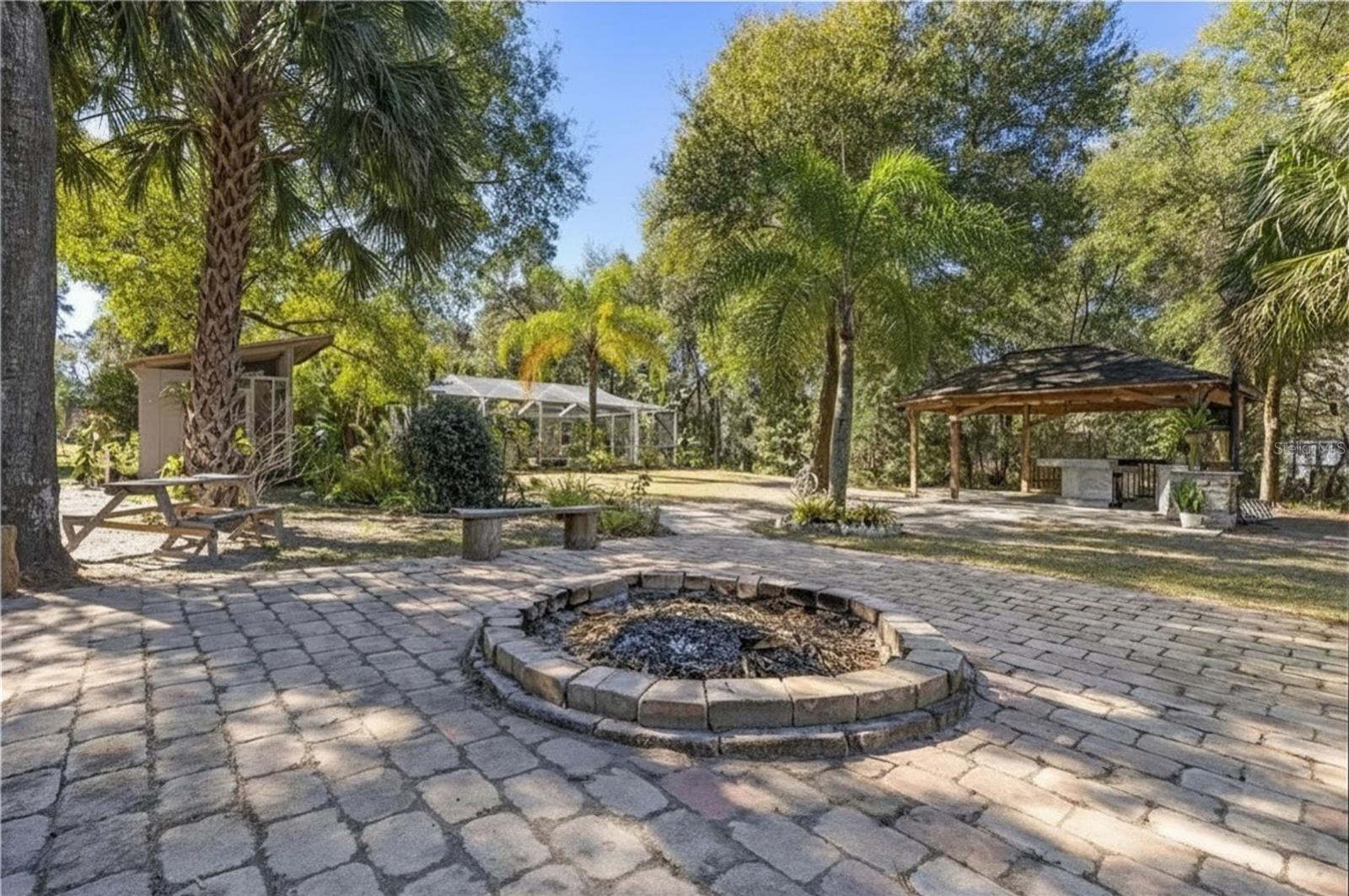 Listing photo id 45 for 9641 Fulton Avenue