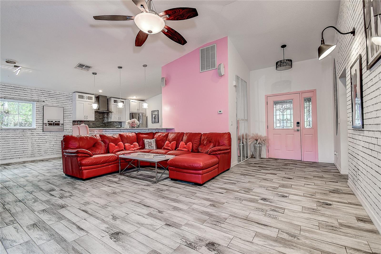 Listing photo id 4 for 9641 Fulton Avenue