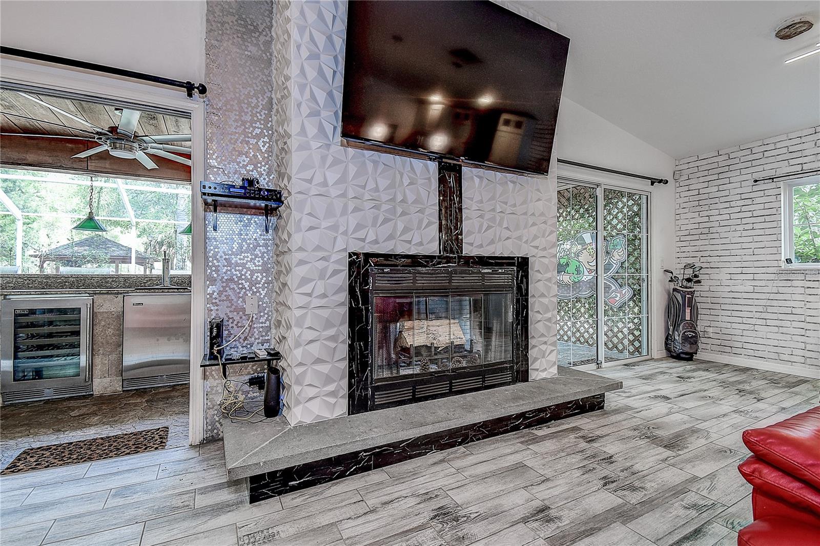 Listing photo id 6 for 9641 Fulton Avenue