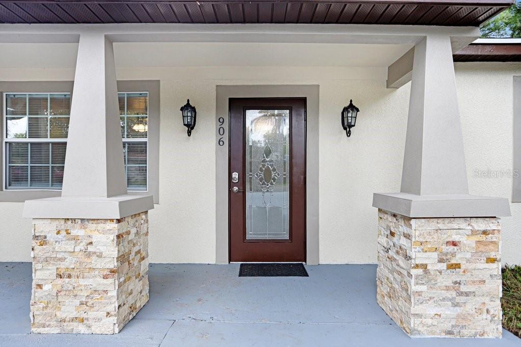 Image 13 of 39 For 906 Woodlawn Avenue