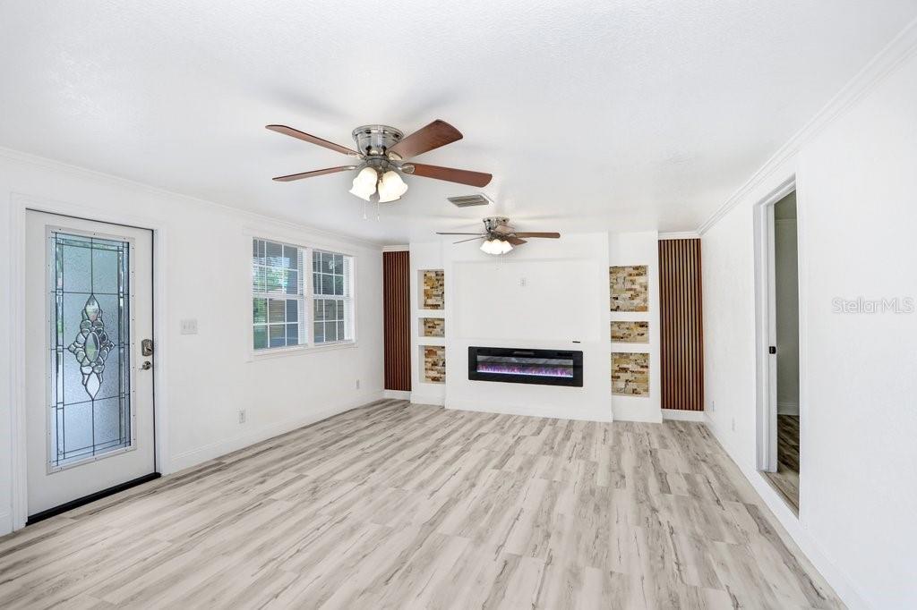 Image 15 of 39 For 906 Woodlawn Avenue