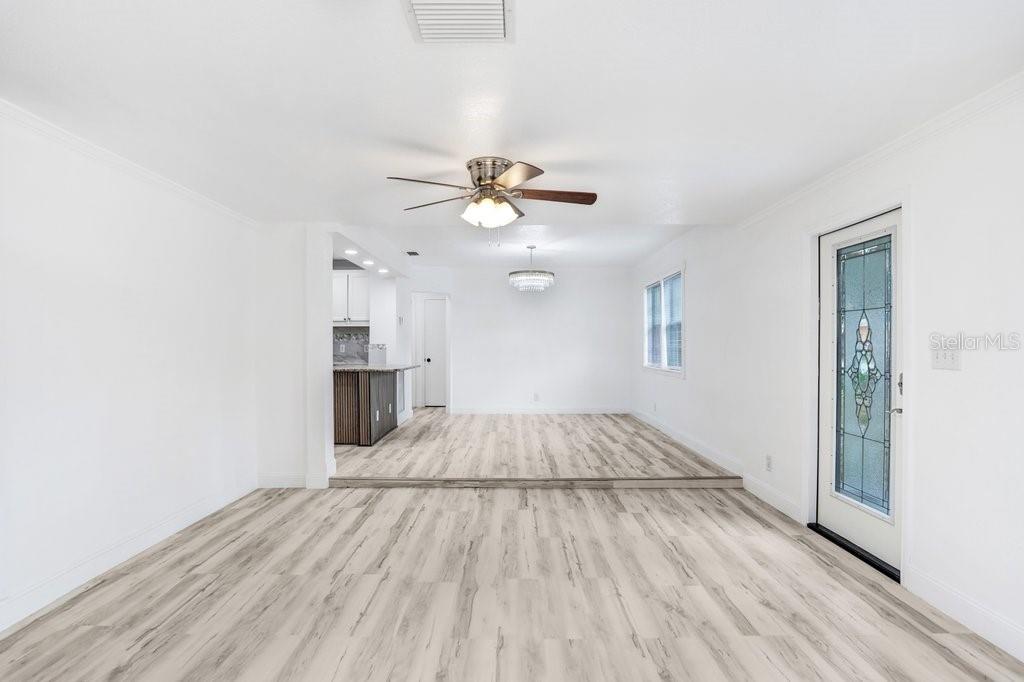 Image 16 of 39 For 906 Woodlawn Avenue