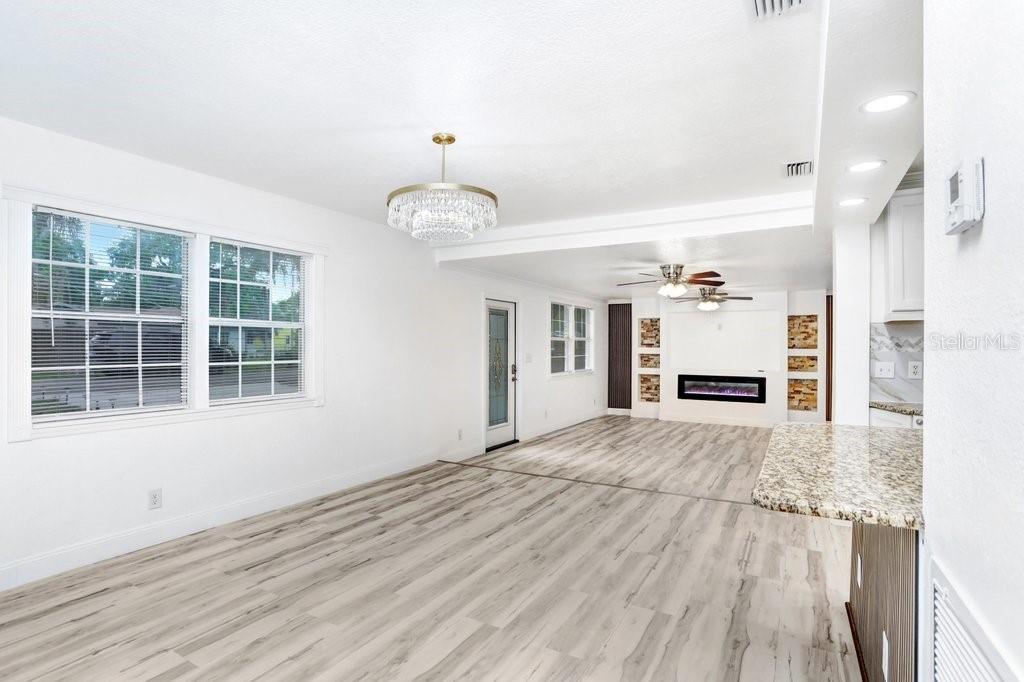 Image 17 of 39 For 906 Woodlawn Avenue