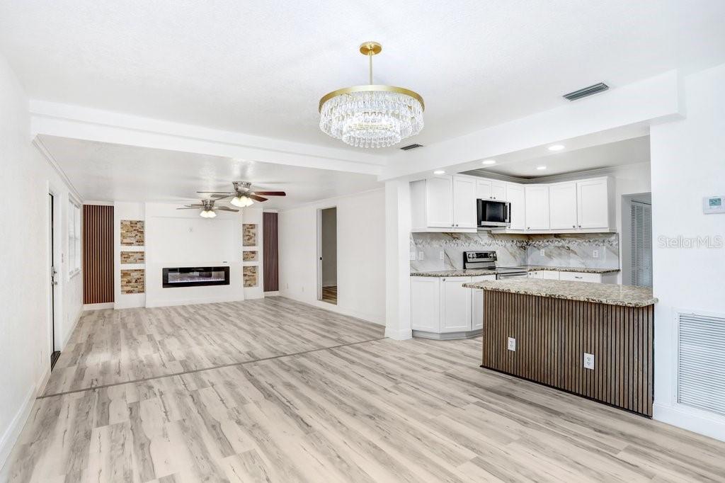 Image 18 of 39 For 906 Woodlawn Avenue