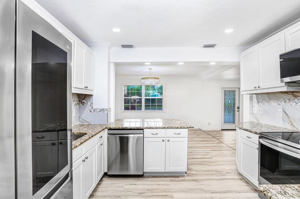 Image 19 of 39 For 906 Woodlawn Avenue