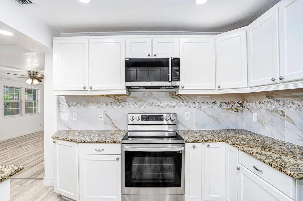 Image 20 of 39 For 906 Woodlawn Avenue