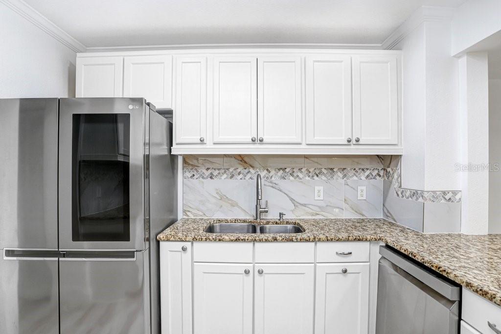 Image 21 of 39 For 906 Woodlawn Avenue