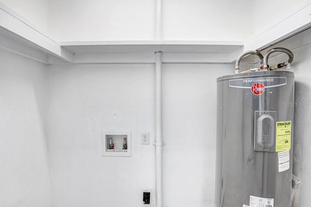 Image 22 of 39 For 906 Woodlawn Avenue