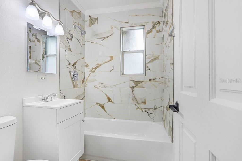 Image 30 of 39 For 906 Woodlawn Avenue