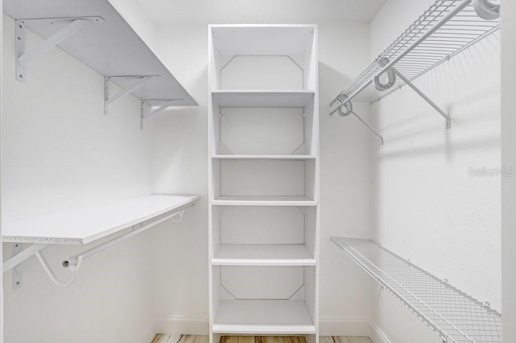 Image 33 of 39 For 906 Woodlawn Avenue