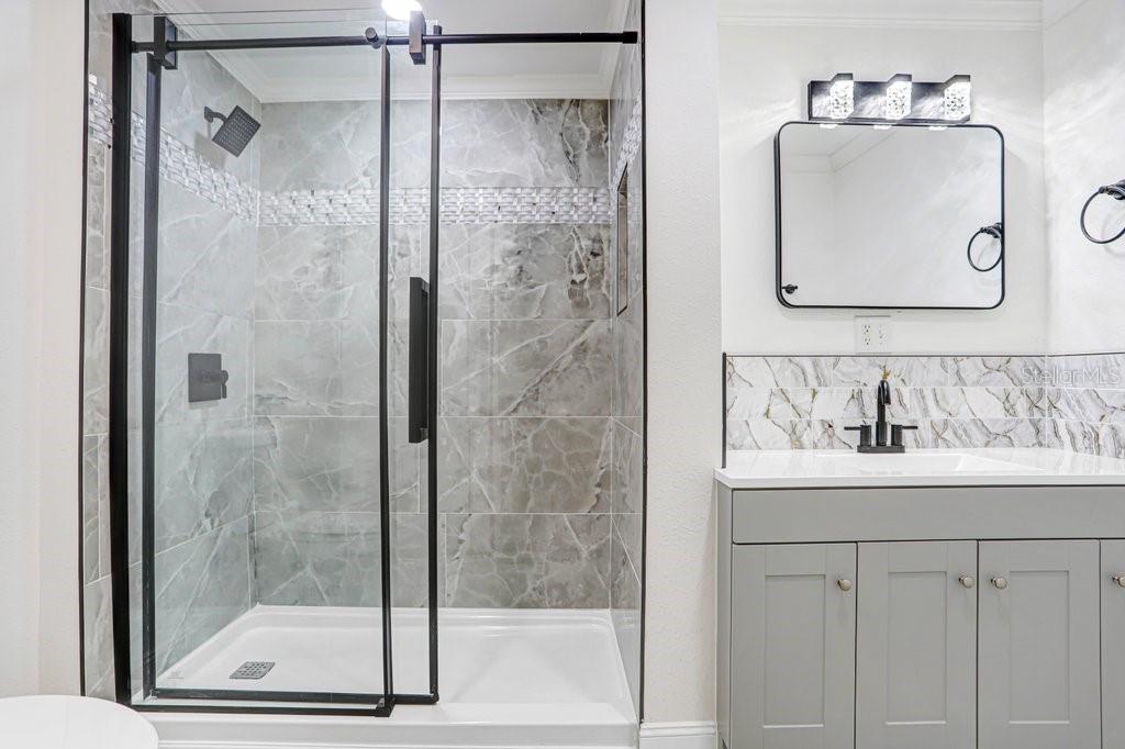 Image 34 of 39 For 906 Woodlawn Avenue