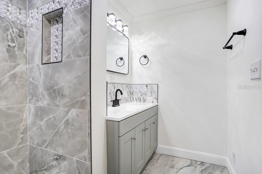 Image 35 of 39 For 906 Woodlawn Avenue