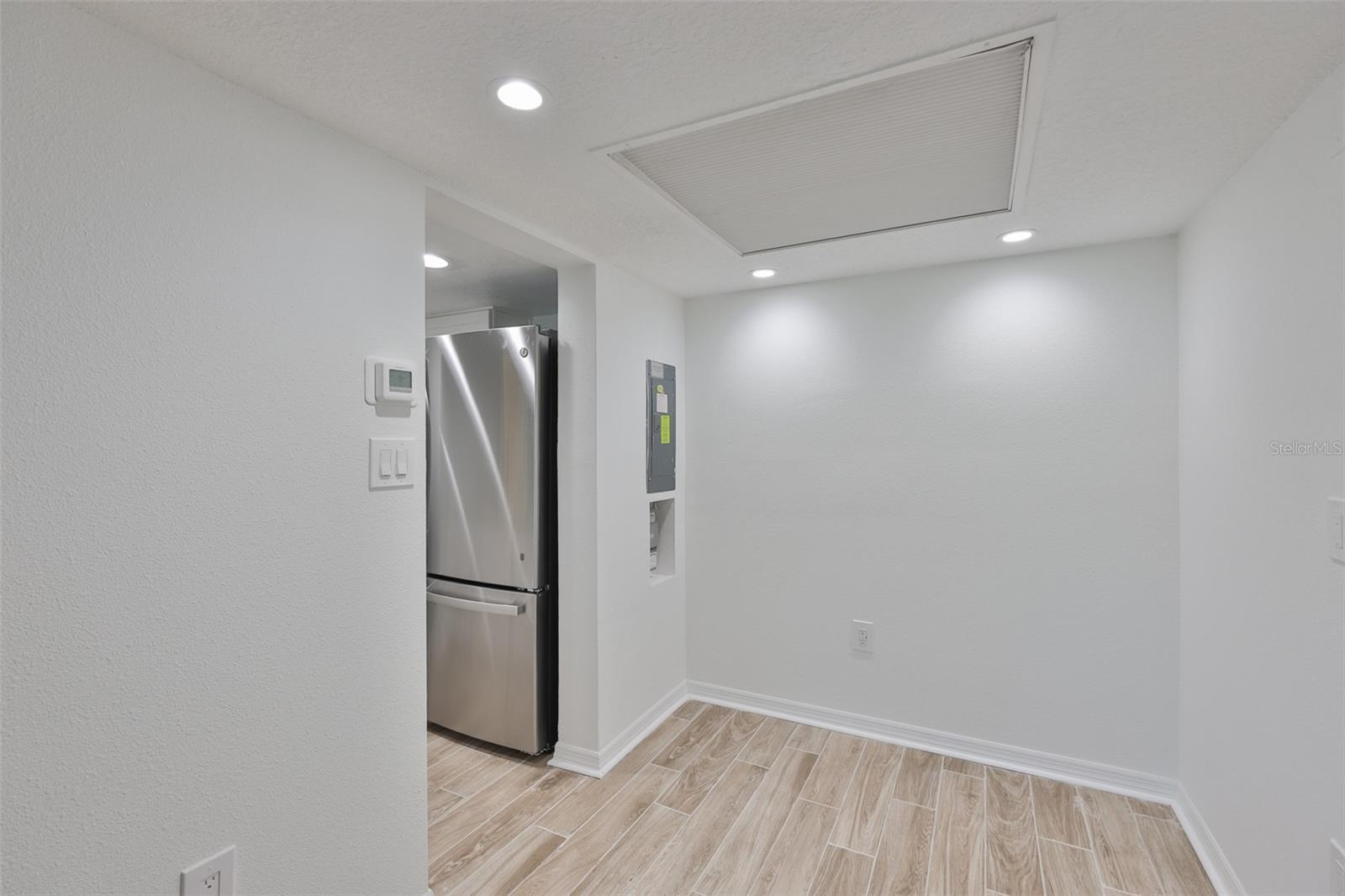 Listing photo id 10 for 4736 Jasper Dr  103