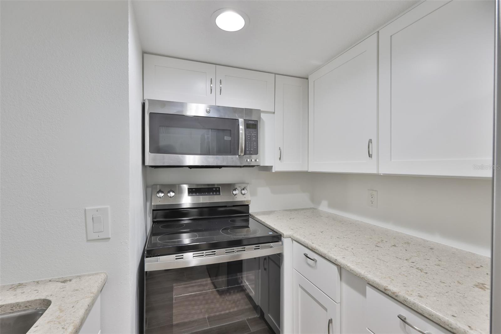 Listing photo id 12 for 4736 Jasper Dr  103