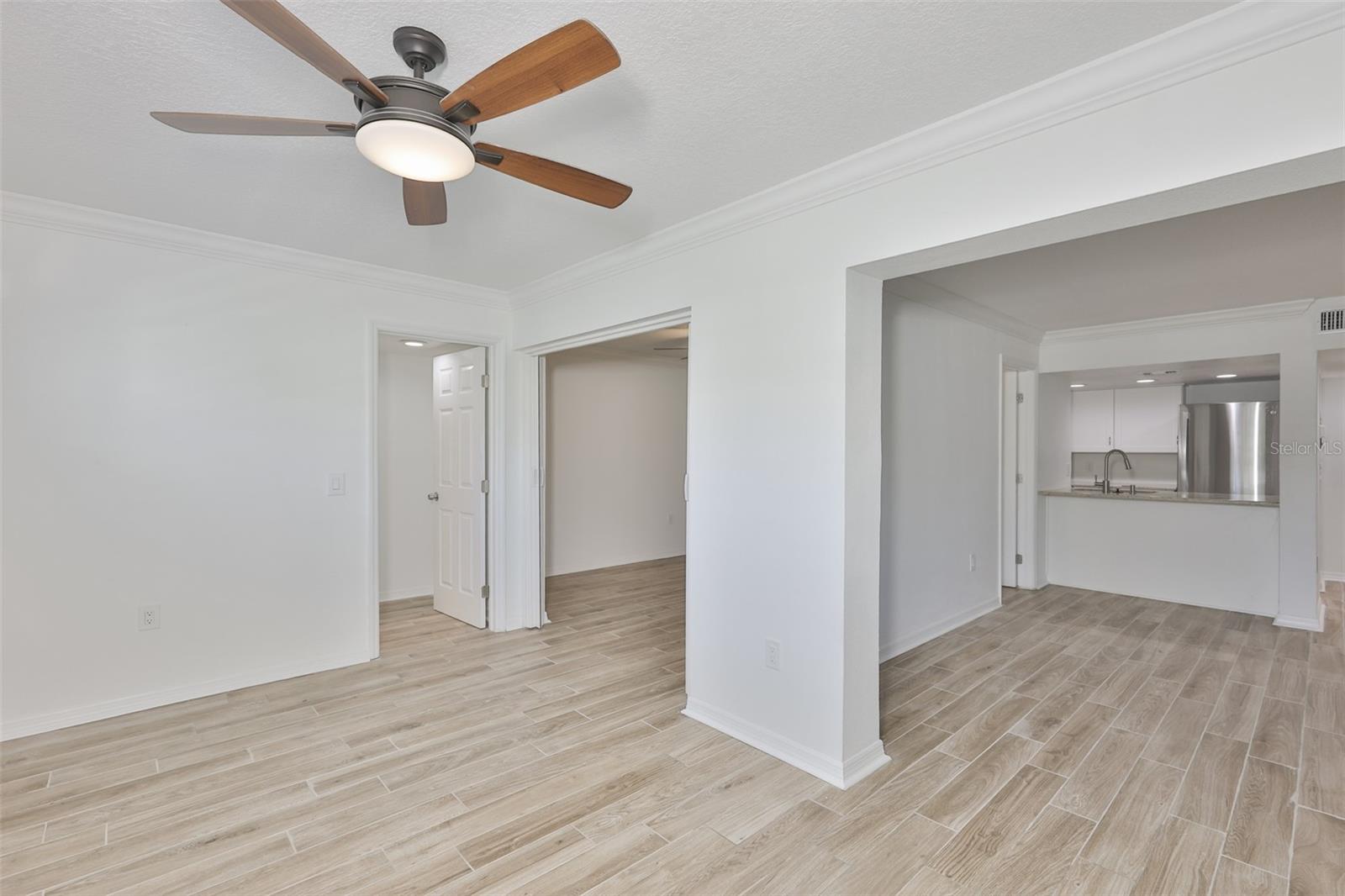 Listing photo id 14 for 4736 Jasper Dr  103