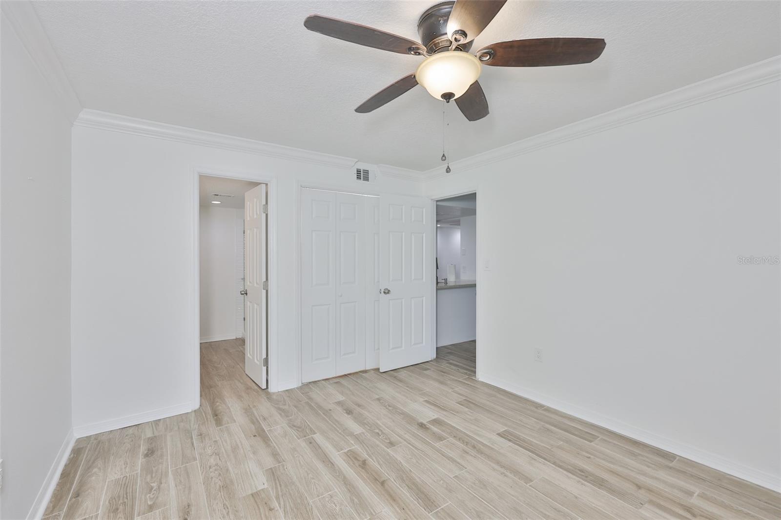 Listing photo id 18 for 4736 Jasper Dr  103