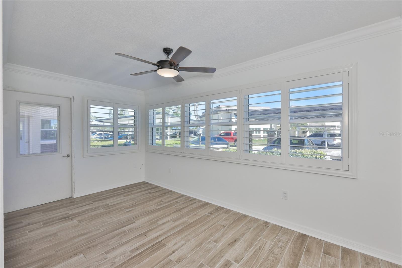 Listing photo id 25 for 4736 Jasper Dr  103