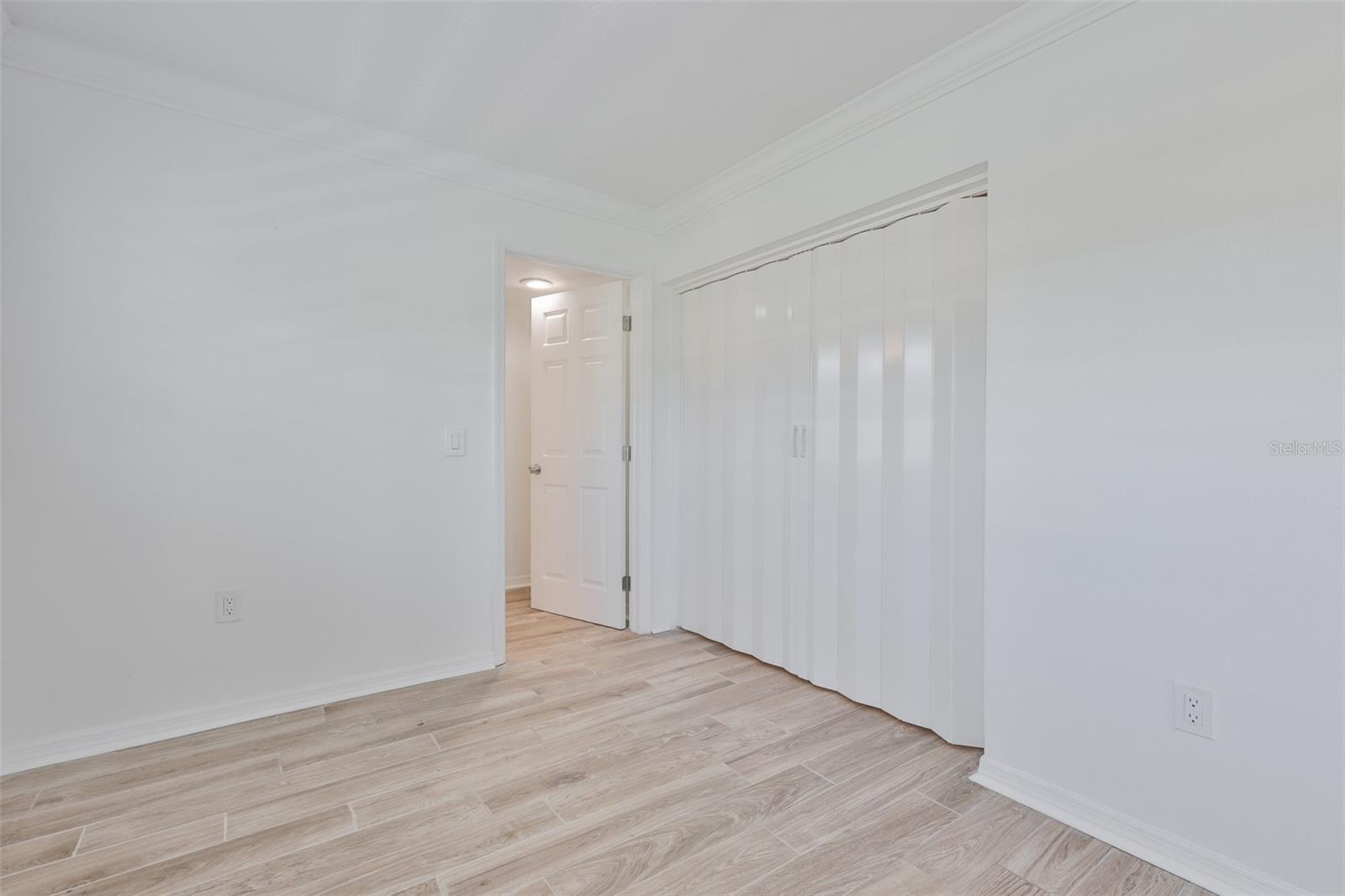 Listing photo id 27 for 4736 Jasper Dr  103