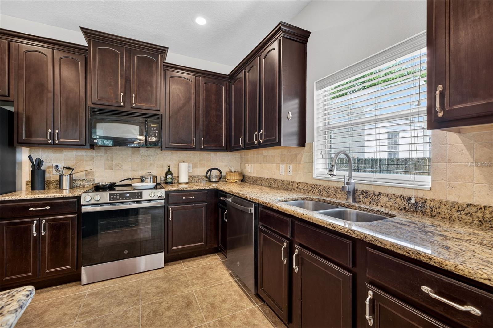 Image 10 of 33 For 3204 Marlin Avenue