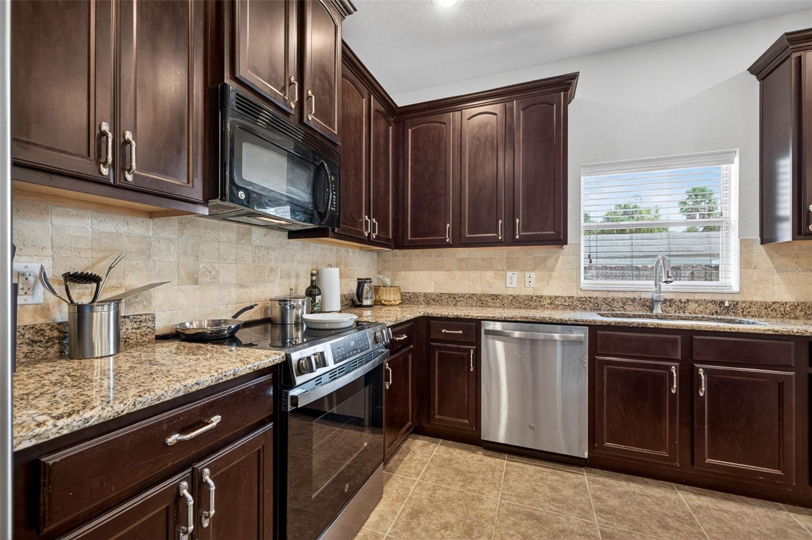 Image 7 of 33 For 3204 Marlin Avenue