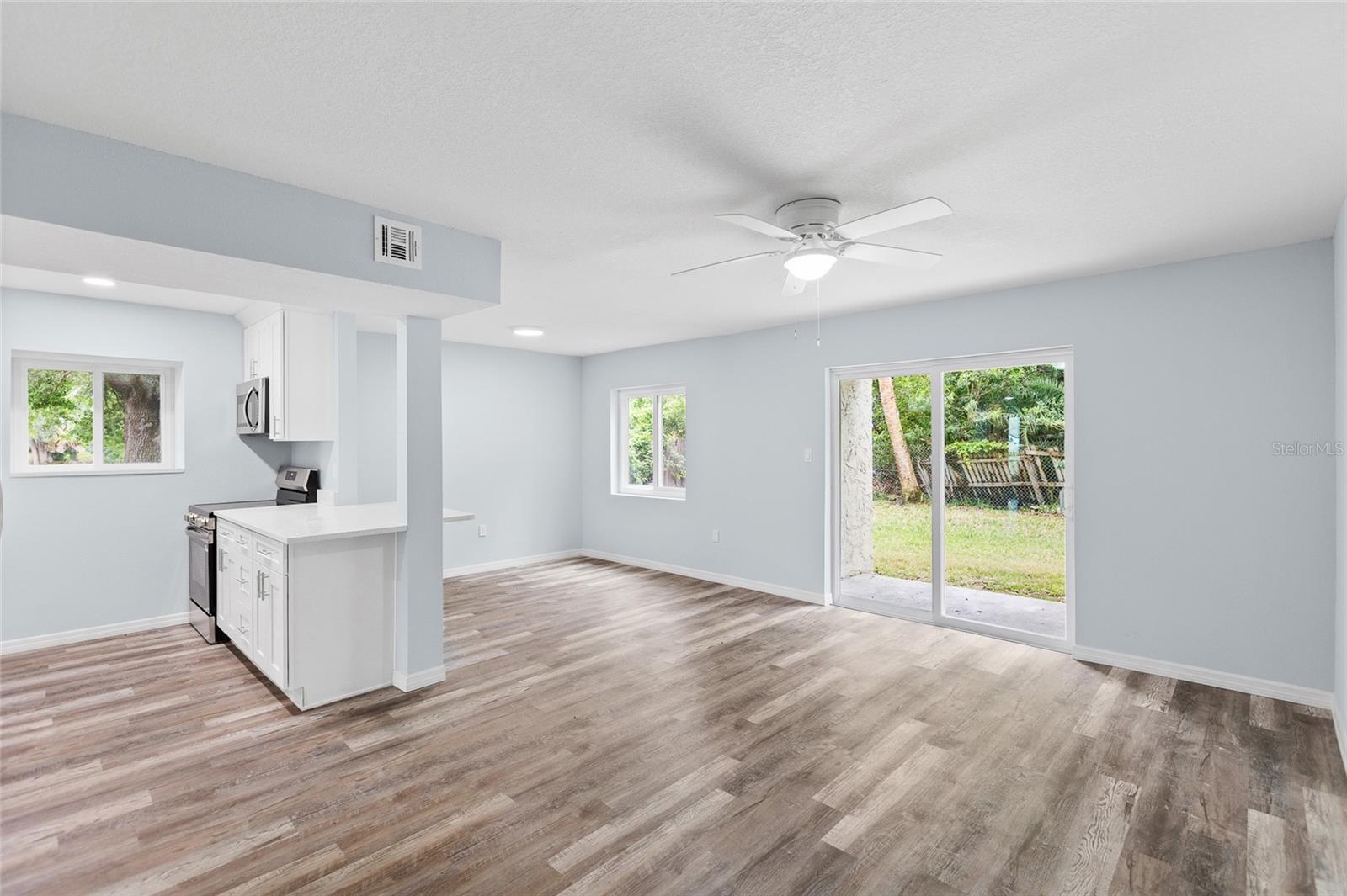 Image 10 of 32 For 4215 Bay Drive 1805b