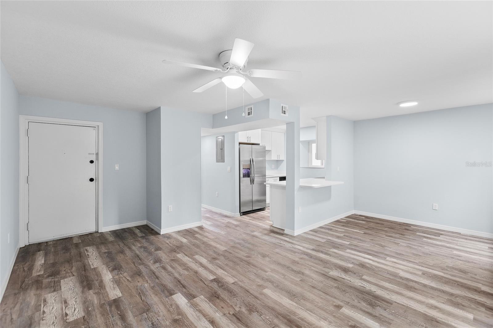 Image 2 of 32 For 4215 Bay Drive 1805b