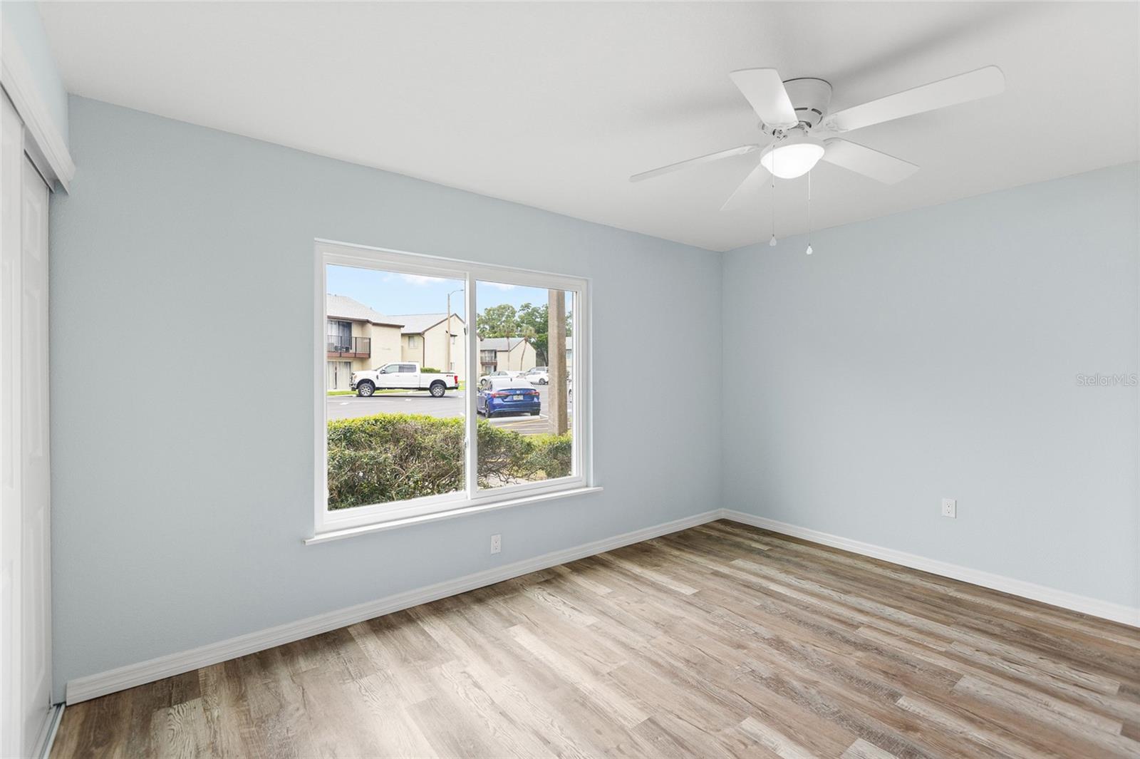 Image 22 of 32 For 4215 Bay Drive 1805b