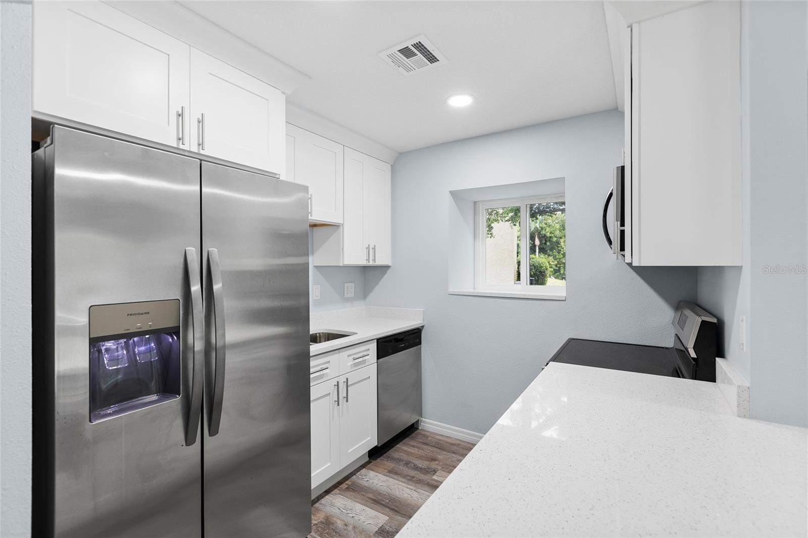 Image 3 of 32 For 4215 Bay Drive 1805b