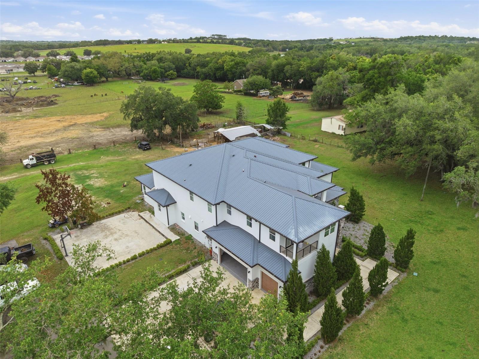 Listing photo id 2 for 8241 Cass Road