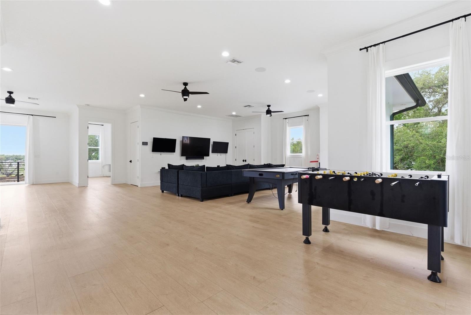 Listing photo id 41 for 8241 Cass Road