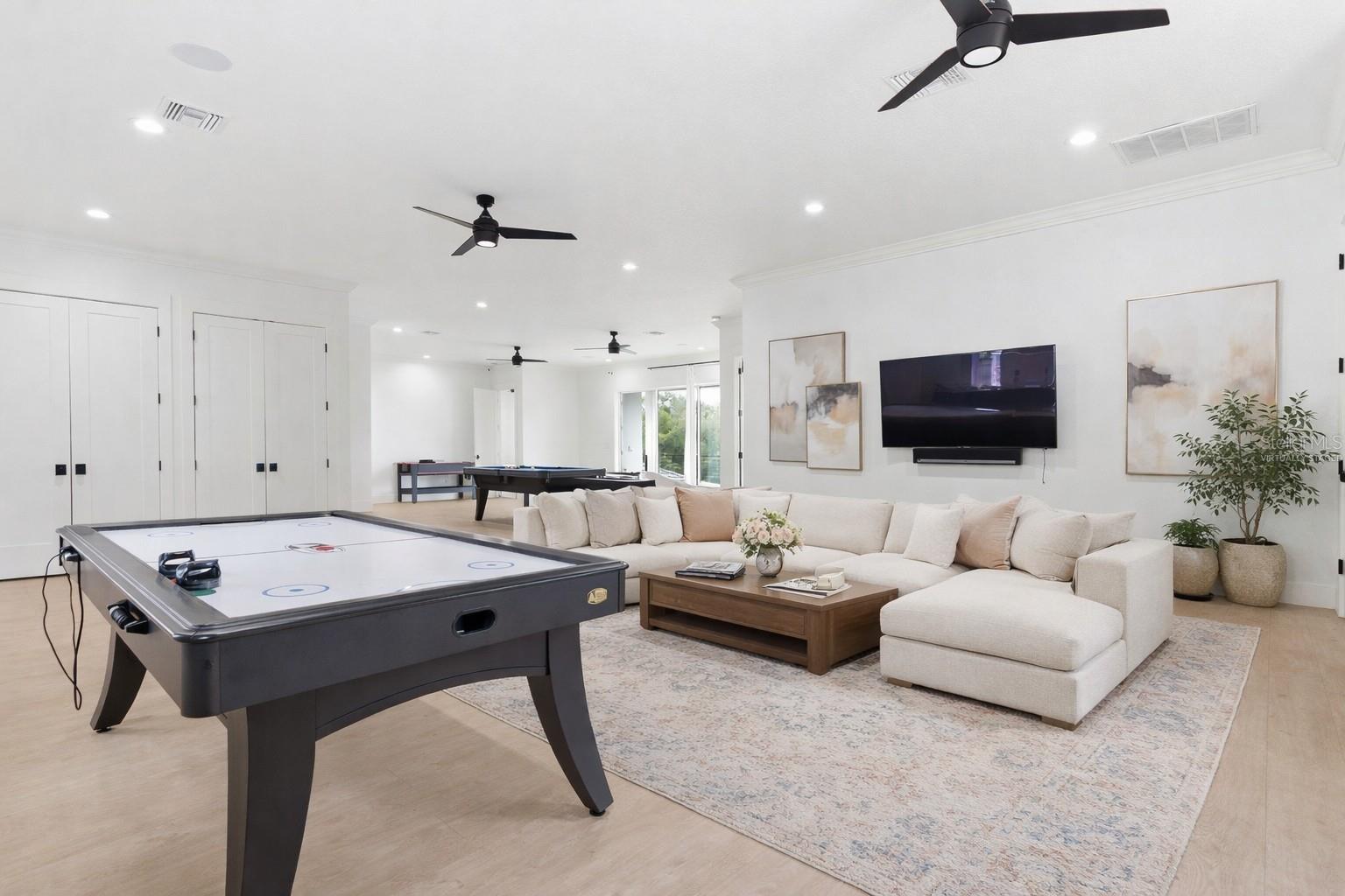 Listing photo id 43 for 8241 Cass Road