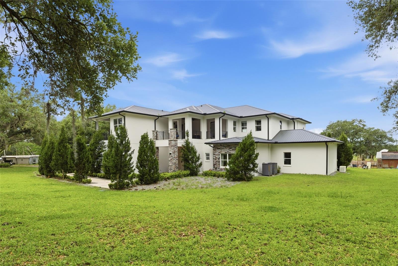 Listing photo id 3 for 8241 Cass Road