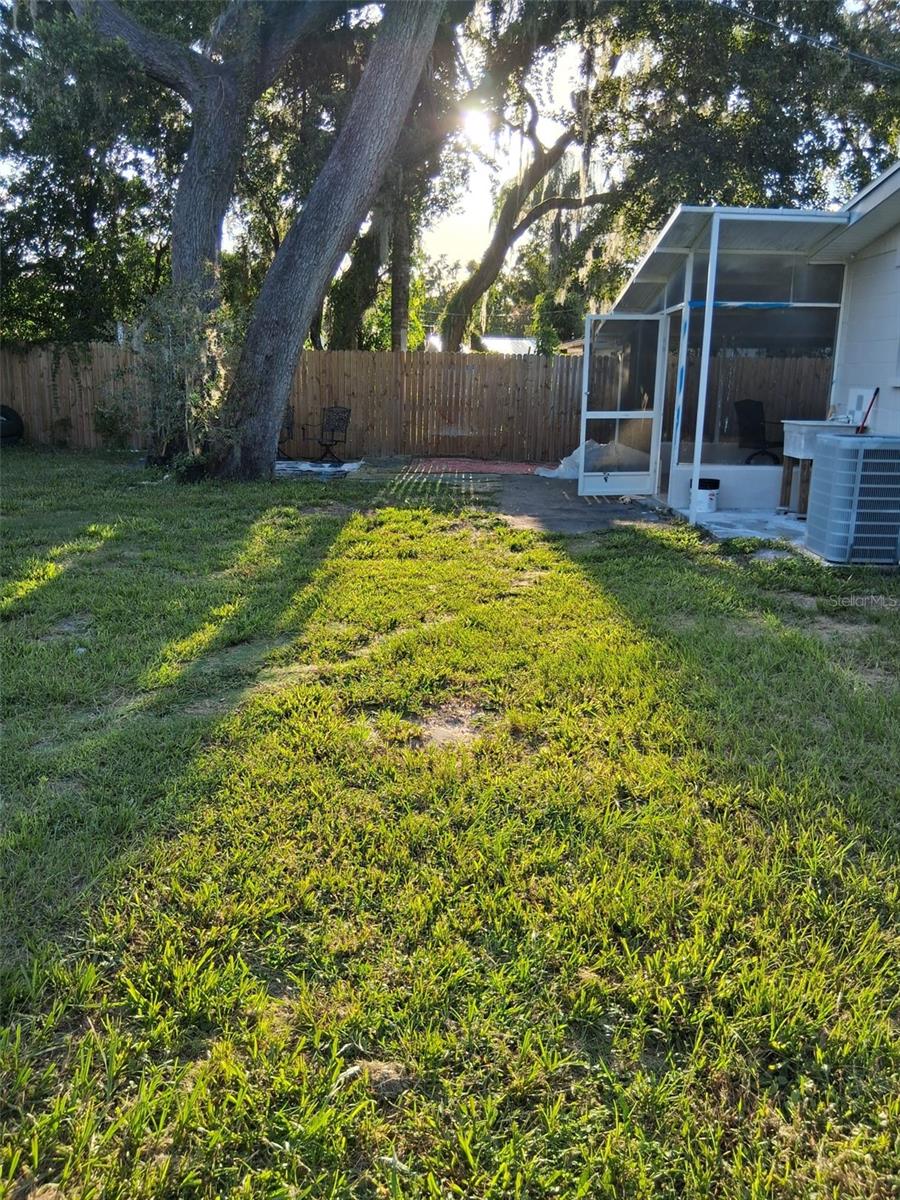 Image 2 of 7 For 924 Lakewood Avenue