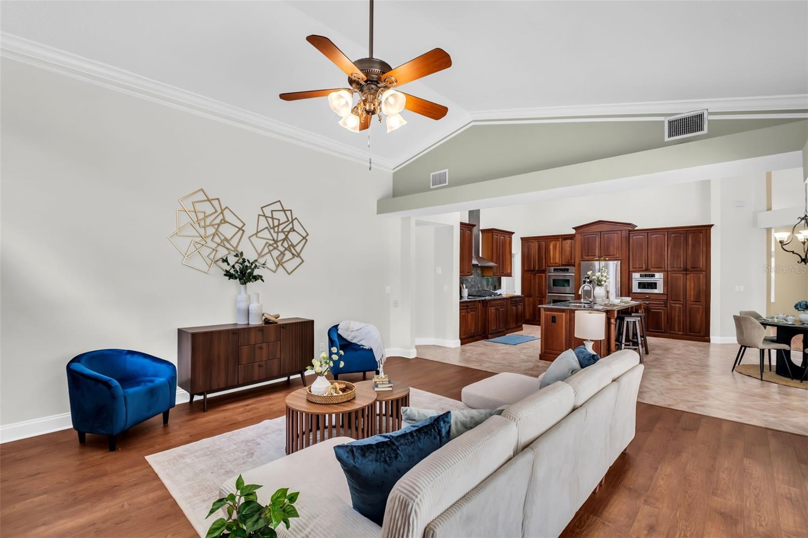 Image 24 of 85 For 1404 East Lake Woodlands Parkway