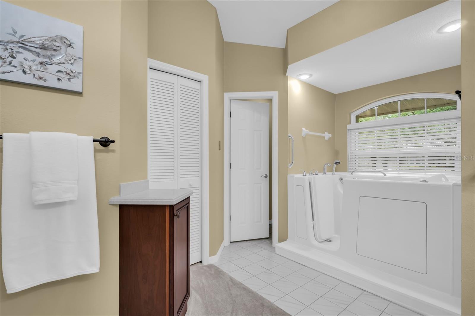 Image 36 of 85 For 1404 East Lake Woodlands Parkway