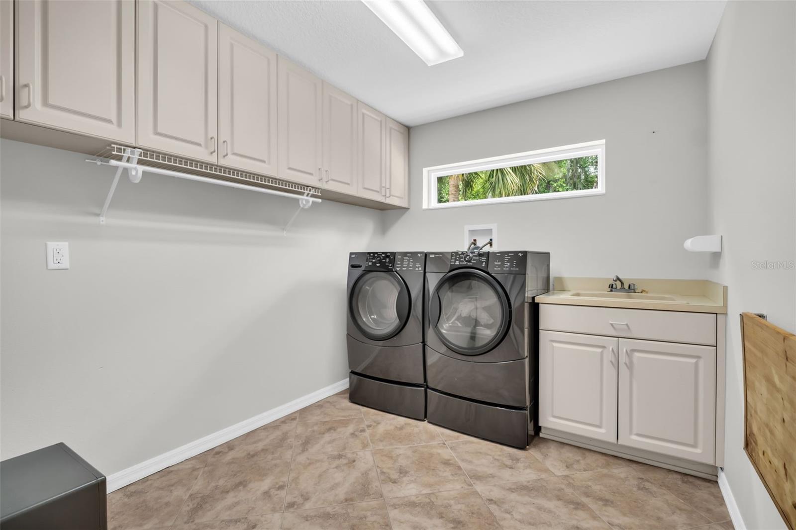 Image 52 of 85 For 1404 East Lake Woodlands Parkway