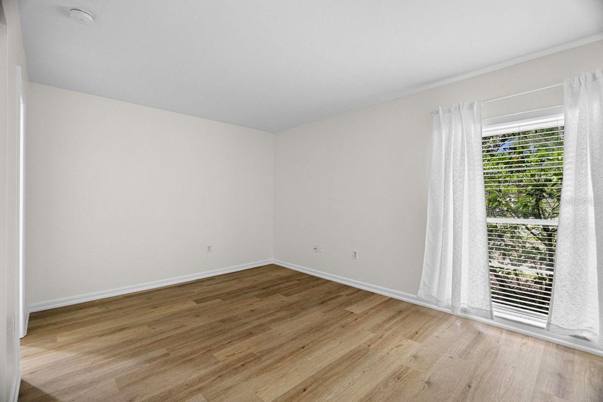 Image 16 of 60 For 1607 Amberlea Drive S