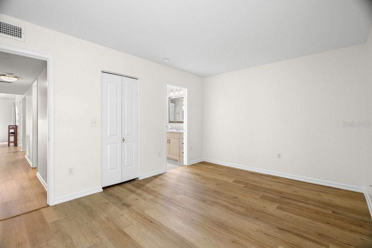 Image 17 of 60 For 1607 Amberlea Drive S