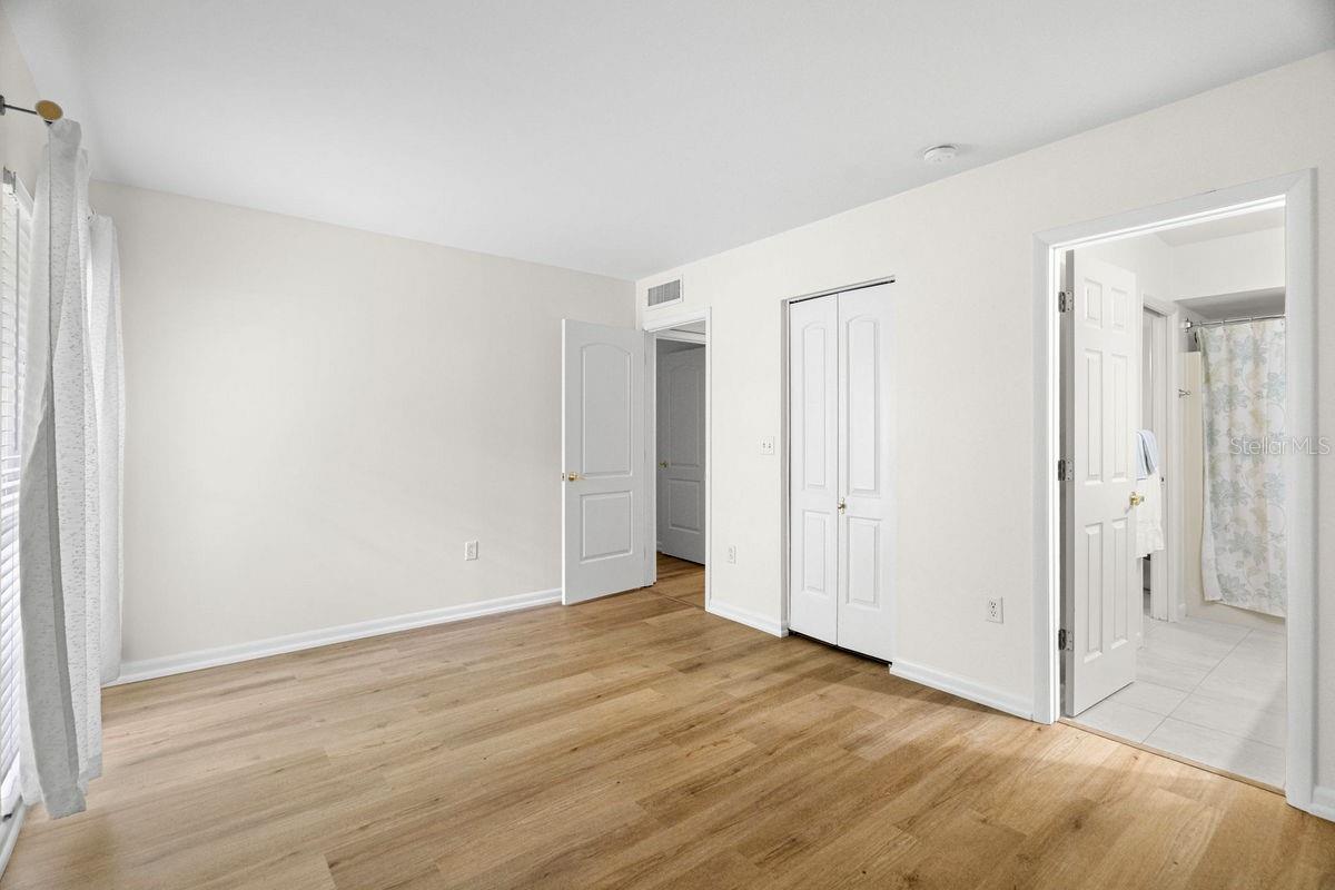 Image 18 of 60 For 1607 Amberlea Drive S