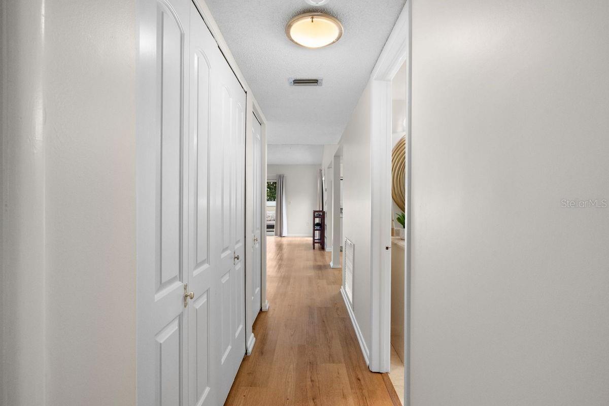 Image 20 of 60 For 1607 Amberlea Drive S