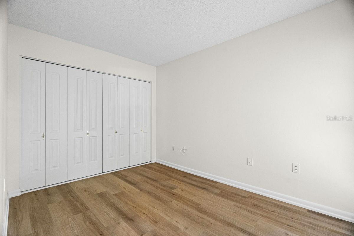 Image 22 of 60 For 1607 Amberlea Drive S