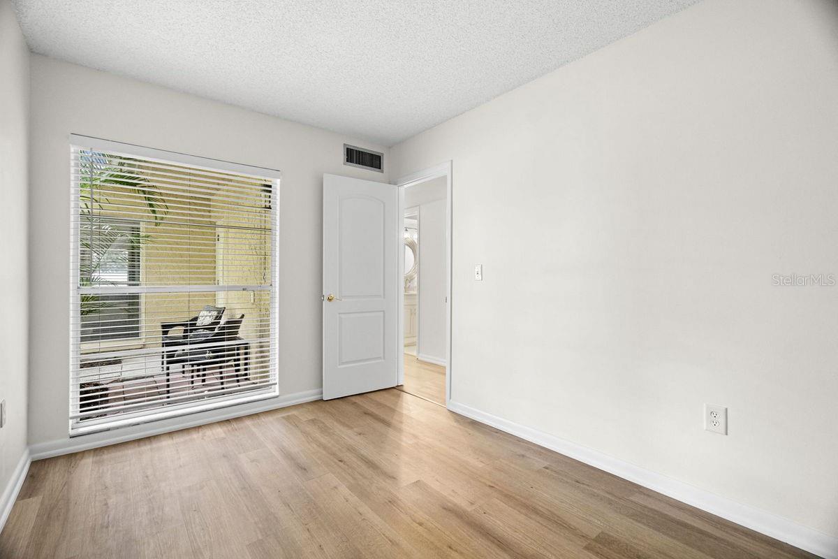 Image 23 of 60 For 1607 Amberlea Drive S