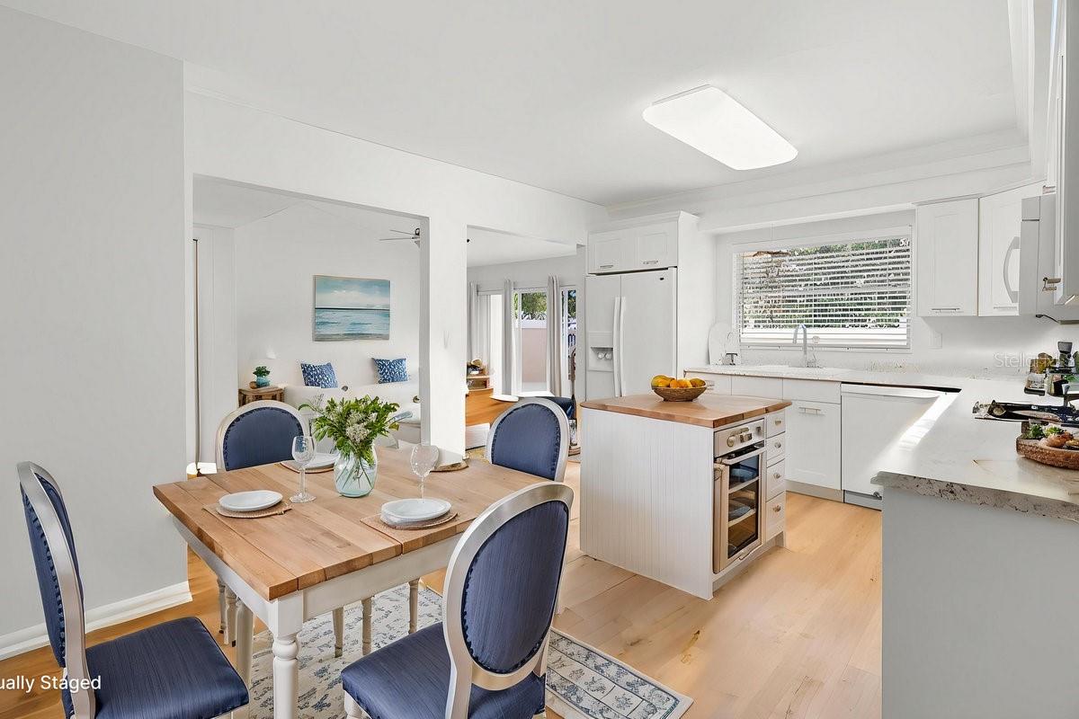 Image 9 of 60 For 1607 Amberlea Drive S