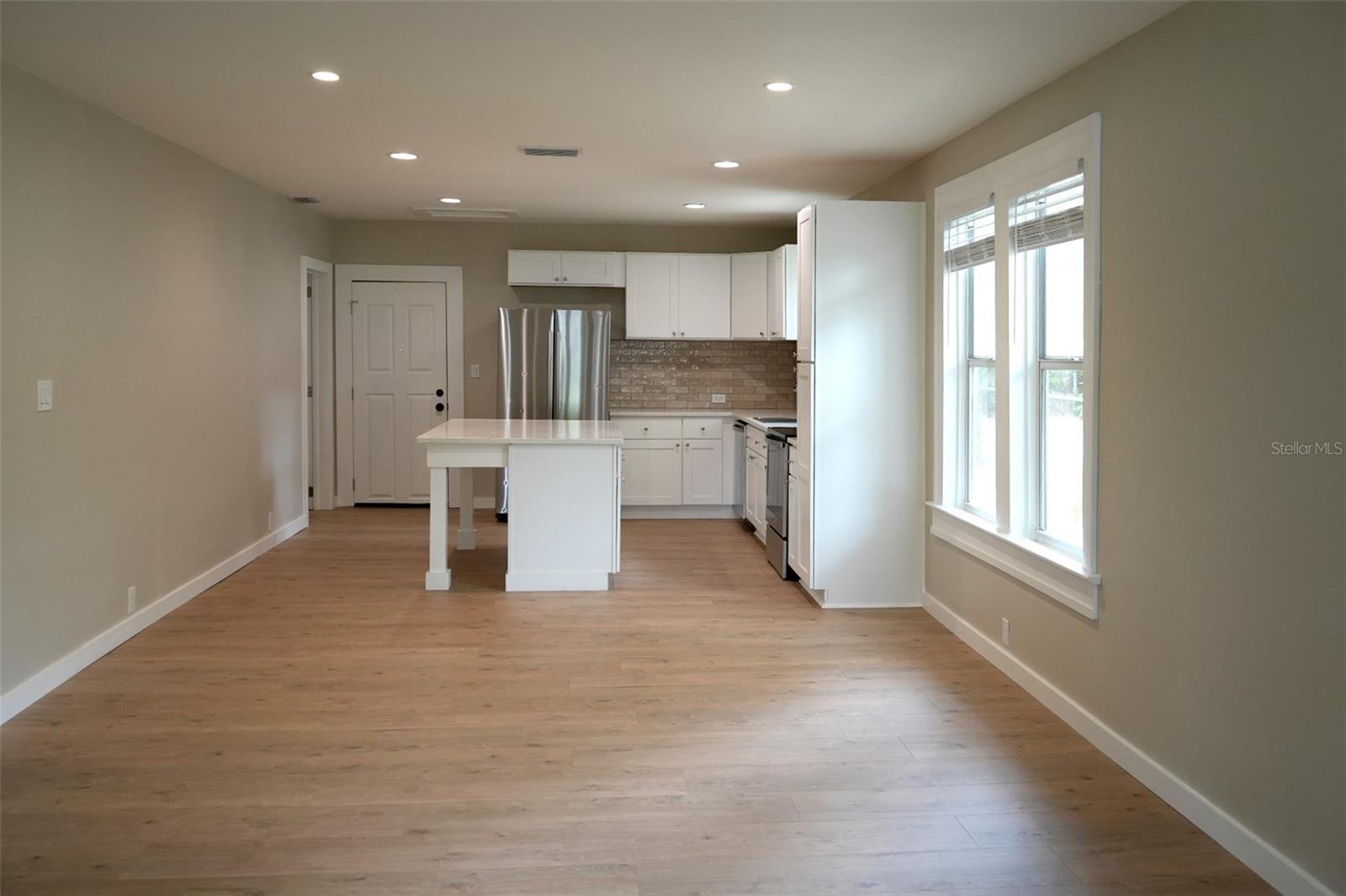 Image 6 of 16 For 1221 Osborne Avenue