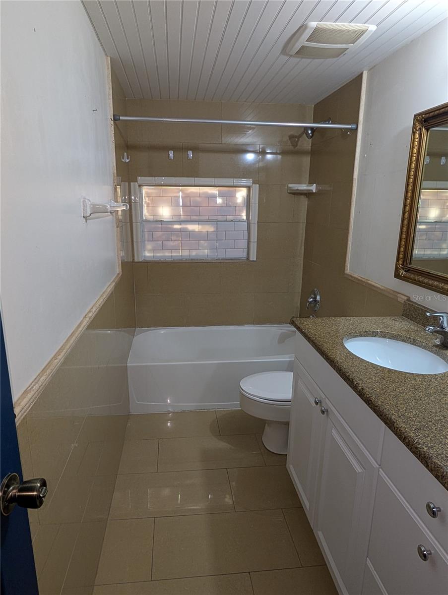 Image 11 of 17 For 2004 2nd Avenue E 1