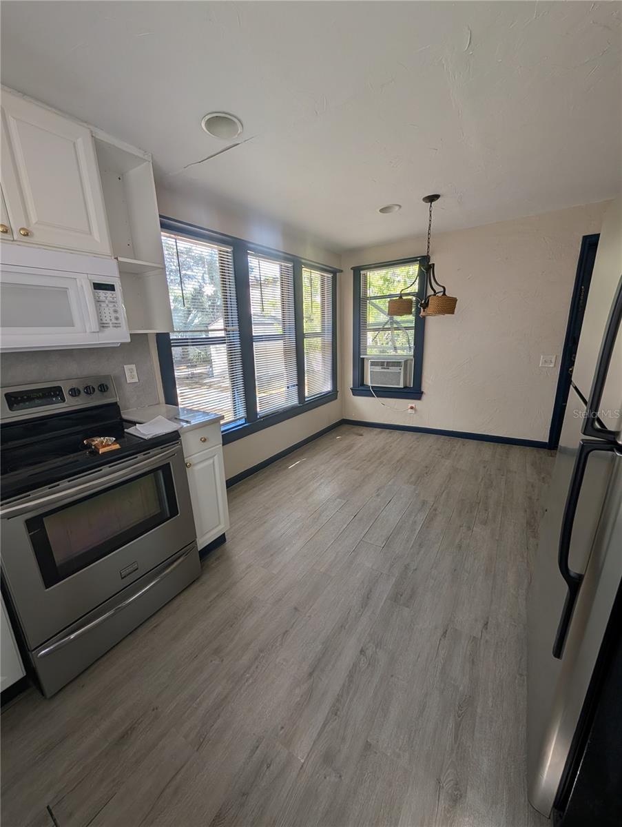 Image 14 of 17 For 2004 2nd Avenue E 1